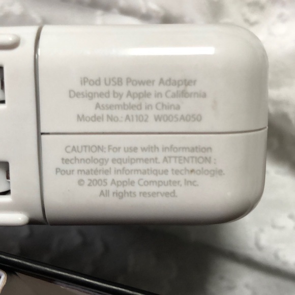 Apple iPod USB Power Adapter 2005 - Picture 11 of 13